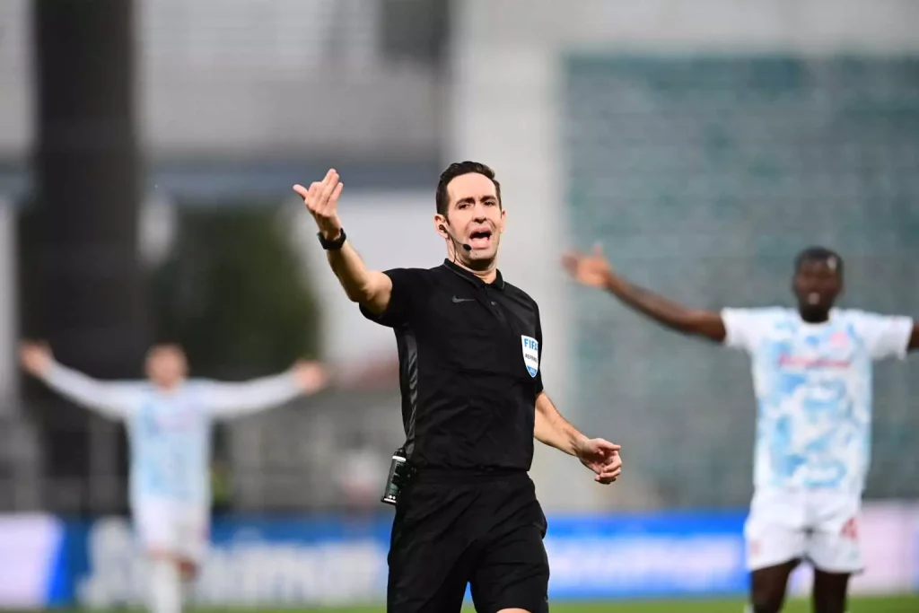 Αποχή των διαιτητών της Super League: «Δεν σφυρίζουμε μέχρι οι συνθήκες να καταστούν ομαλές για τη σωματική ακεραιότητα μας» Αποχή των διαιτητών της Super League: «Δεν σφυρίζουμε μέχρι οι συνθήκες να καταστούν ομαλές για τη σωματική ακεραιότητα μας»