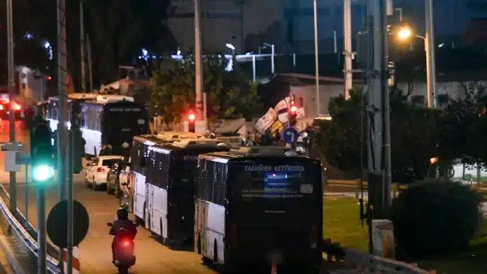 Επεισόδια στου Ρέντη: Σε καταστολή ο αστυνομικός – Το νεότερο ιατρικό ανακοινωθέν Επεισόδια στου Ρέντη: Σε καταστολή ο αστυνομικός – Το νεότερο ιατρικό ανακοινωθέν