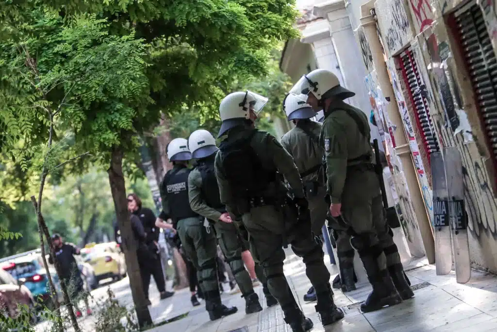 Εξουδετερώθηκε ενεργή βόμβα κοντά στην έδρα των ΜΑΤ Εξουδετερώθηκε ενεργή βόμβα κοντά στην έδρα των ΜΑΤ
