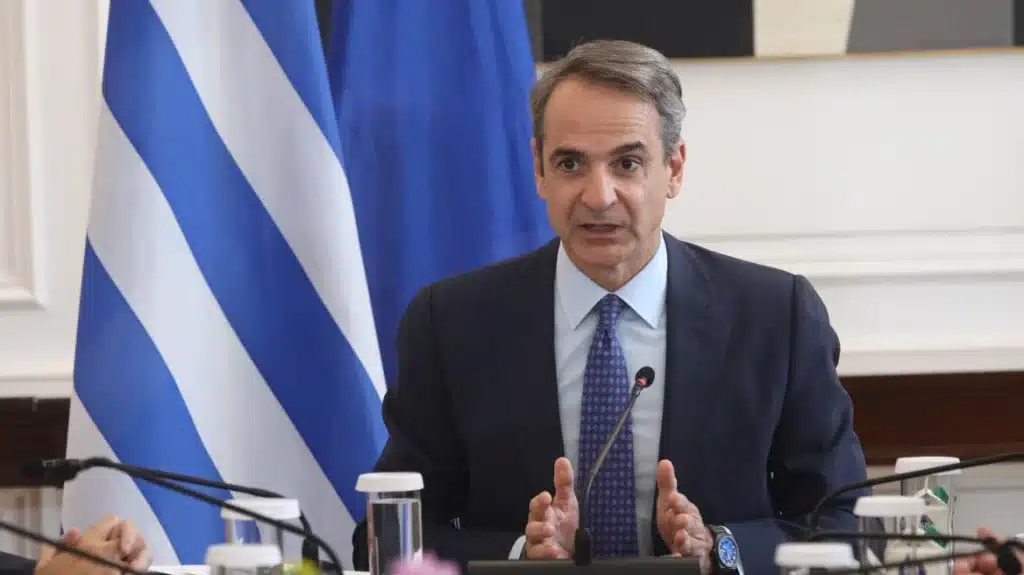 Έκτακτη σύσκεψη υπό τον πρωθυπουργό αύριο στο Μαξίμου για την οπαδική βία μετά τον τραυματισμό του αστυνομικού Έκτακτη σύσκεψη υπό τον πρωθυπουργό αύριο στο Μαξίμου για την οπαδική βία μετά τον τραυματισμό του αστυνομικού