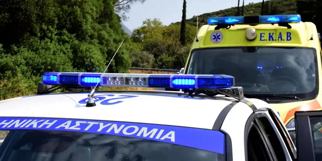 Έγκλημα στα Καλύβια: «Μας κακοποιούσε επί χρόνια», είπε ο 16χρονος που σκότωσε τον πατέρα του Έγκλημα στα Καλύβια: «Μας κακοποιούσε επί χρόνια», είπε ο 16χρονος που σκότωσε τον πατέρα του