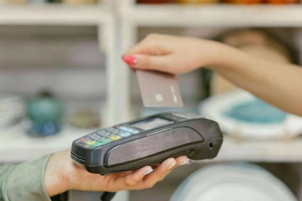 Ελεύθεροι επαγγελματίες: Ανοίγει η πλατφόρμα για το voucher προμήθειας POS