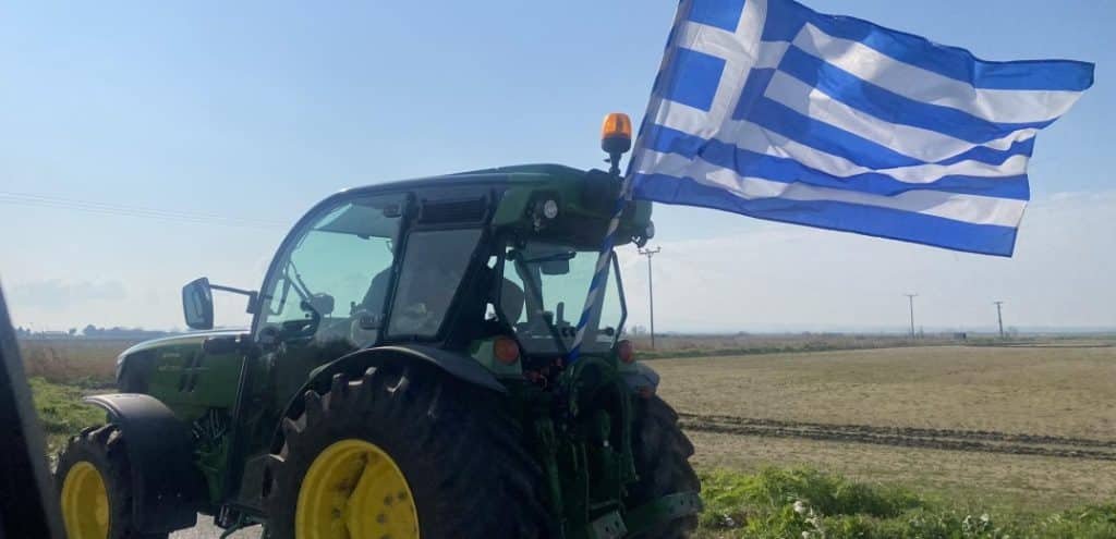 Αγρότες: Ξεκίνησαν για Αθήνα με τα τρακτέρ – Πώς κινείται το κομβόι (video από την περιοχή του Δομοκού) Αγρότες: Ξεκίνησαν για Αθήνα με τα τρακτέρ – Πώς κινείται το κομβόι (video από την περιοχή του Δομοκού)