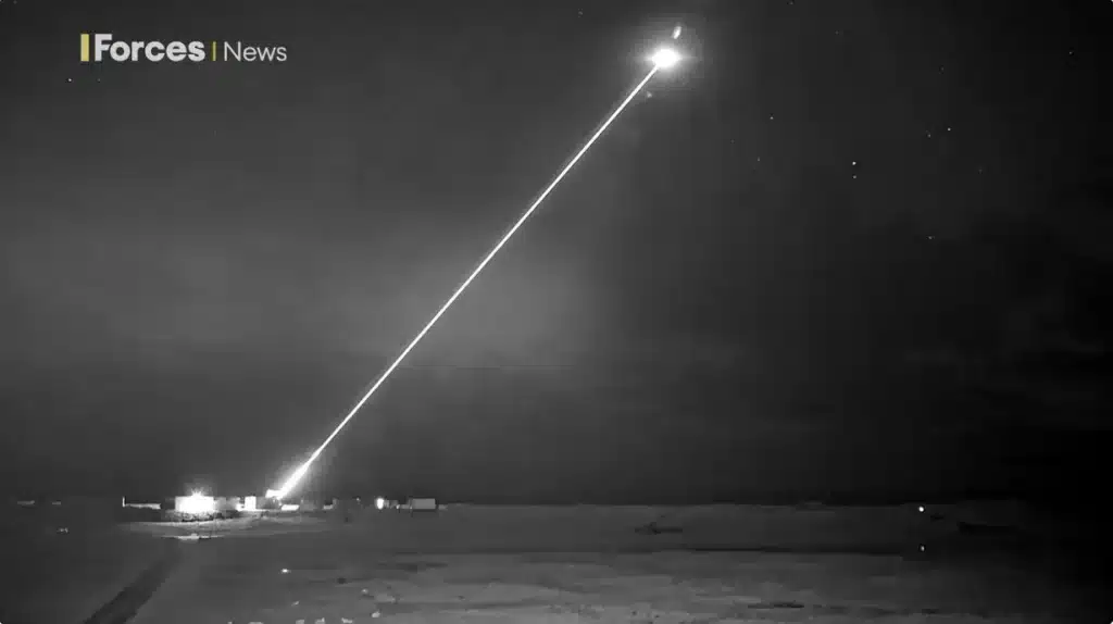 Γκρεμίζοντας τα drones με κόστος 13 δολαρίων ανά βολή: Επαναστατικό σύστημα αεράμυνας με ακτίνες λέιζερ ανέπτυξαν οι Βρετανοί [videos]