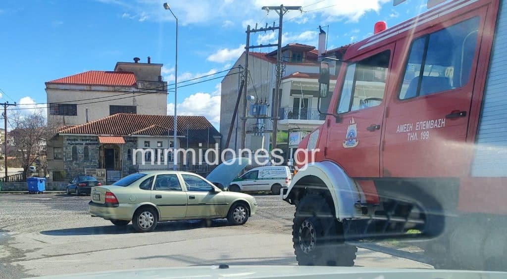 Δομοκός :Πρόλαβε η πυροσβεστική κι έσβησε την φωτιά σε Ι.Χ. αυτοκίνητο