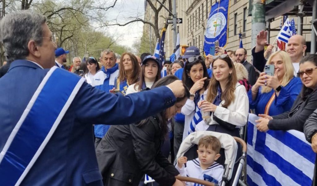 Ο Αυτιάς εξαφάνισε τον Κασσελάκη στη Νέα Υόρκη: Οι ομογενείς έτρεχαν να του σφίξουν το χέρι