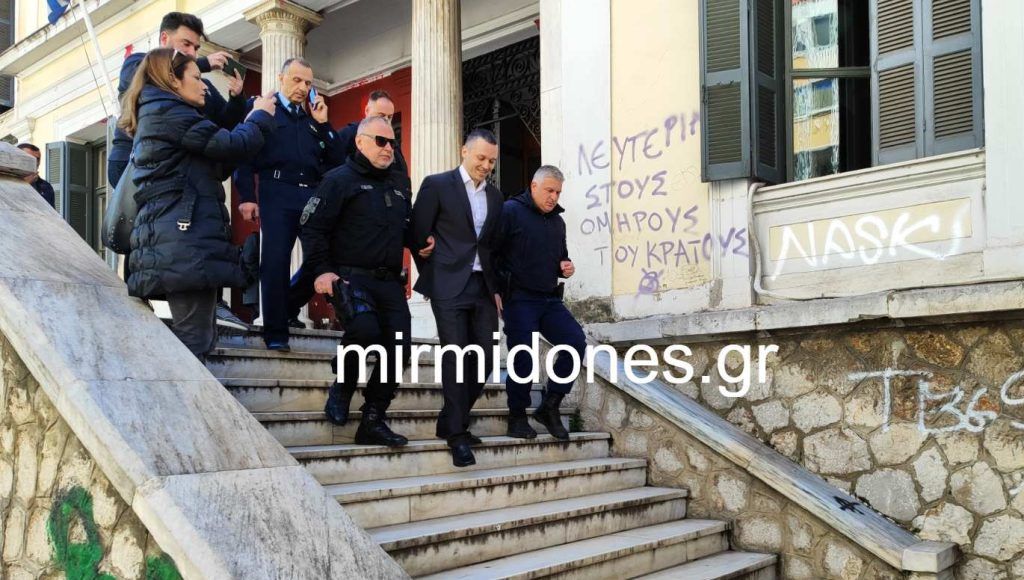 Ηλίας Κασιδιάρης: Στη φυλακή ο 57χρονος που βιντεοσκοπούσε τη δίκη στο Τριμελές Πλημμελειοδικείο Λαμίας