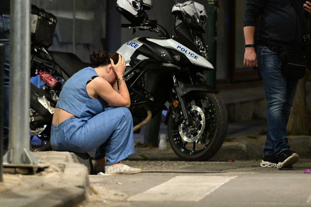 Βύρωνας: «Τον φάγανε» φώναζε η γυναίκα του – Αυτόπτης μάρτυρας περιγράφει την στιγμή της δολοφονίας του 32χρονου Βύρωνας: «Τον φάγανε» φώναζε η γυναίκα του – Αυτόπτης μάρτυρας περιγράφει την στιγμή της δολοφονίας του 32χρονου
