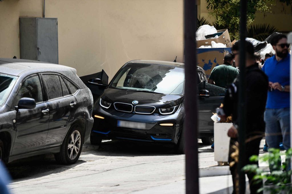 Ψυχικό: Με τις βαλίτσες στα χέρια έπιασαν τον ύποπτο που προσήχθη για την εκτέλεση του 54χρονου – Κρατά το στόμα του κλειστό