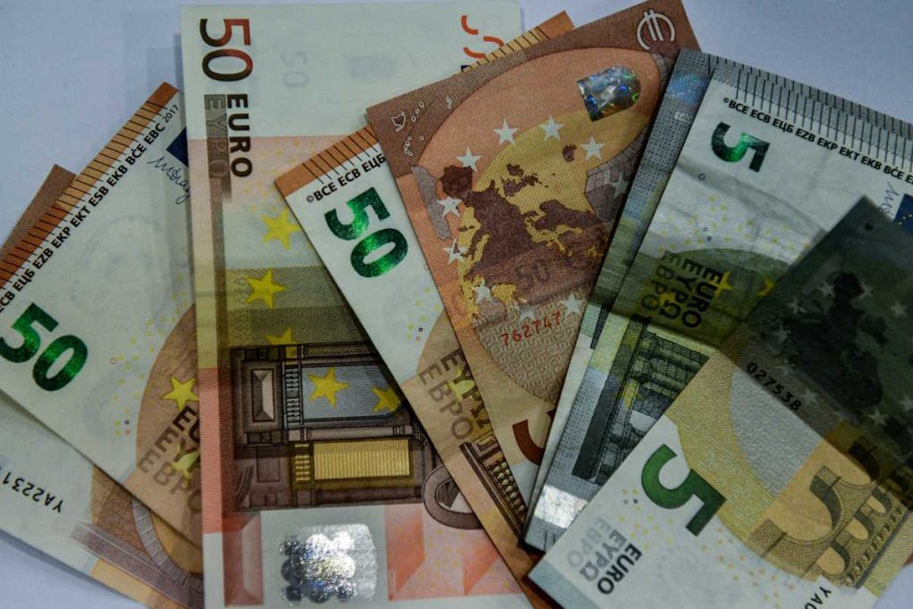ΕΦΚΑ: «Τα μισά όπως είχαμε πει», «δηλαδή 2.000;» ο διάλογος της υπαλλήλου με το θύμα