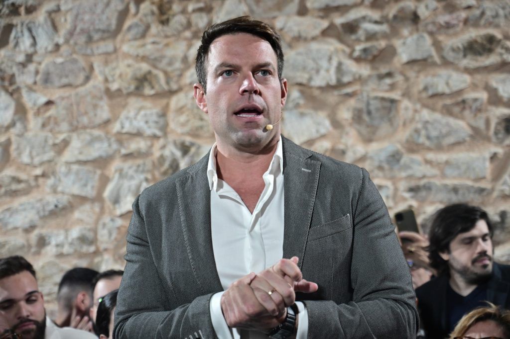 Νέο κόμμα ανακοινώνει ο Κασσελάκης – Συνεχίζεται το συνέδριο του «ρημαγμένου» ΣΥΡΙΖΑ
