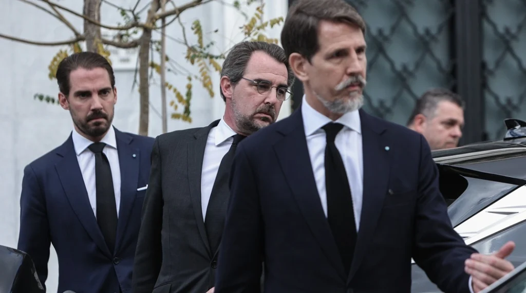 Το επώνυμο που επιλέγει η τέως βασιλική οικογένεια για να λάβει την ελληνική ιθαγένεια