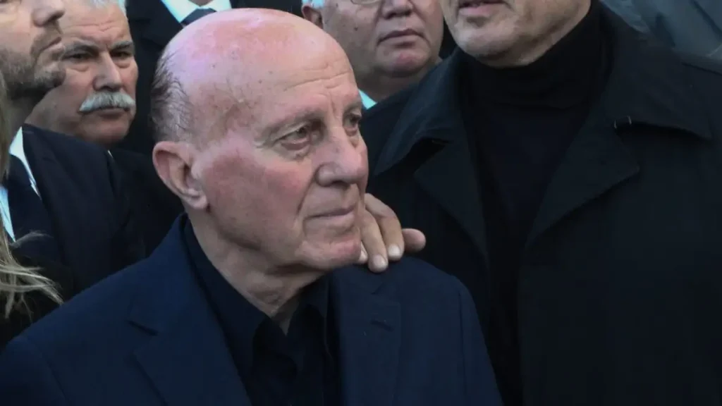 Πέθανε ο Μίμης Δομάζος, θρήνος για τον εμβληματικό αρχηγό του Παναθηναϊκού