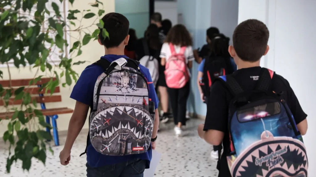 Τι ισχύει για τα σχολεία που ανοίγουν την Τέταρτη (8/1) και το εθνικό πένθος