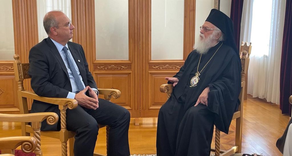 Ο  Γιάννης Οικονόμου για την απώλεια του Αρχιεπισκόπου Τιράνων, Δυρραχίου και πάσης Αλβανίας Αναστάσιου