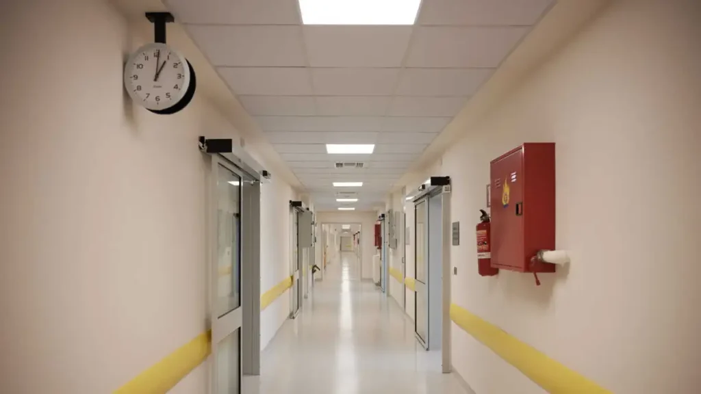 Με εγκαύματα και μελανιές σε όλο του το σώμα έφτασε το 4χρονο κοριτσάκι στο «Παίδων» – Η ιατροδικαστική θα ρίξει «φως» στην υπόθεση.