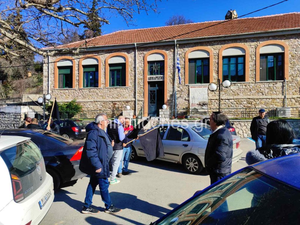 Δομοκός : Μηχανοκίνητη πορεία από τους κατοίκους της Μακρυρράχης  προς το Δημαρχείο Δομοκού (φωτογραφίες -video)