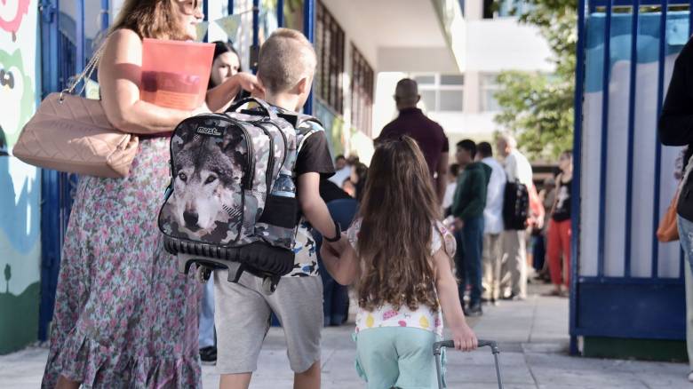 Τι αλλάζει στα σχολικά εγχειρίδια του Δημοτικού από το 2026; Τι αλλάζει στα σχολικά εγχειρίδια του Δημοτικού από το 2026;