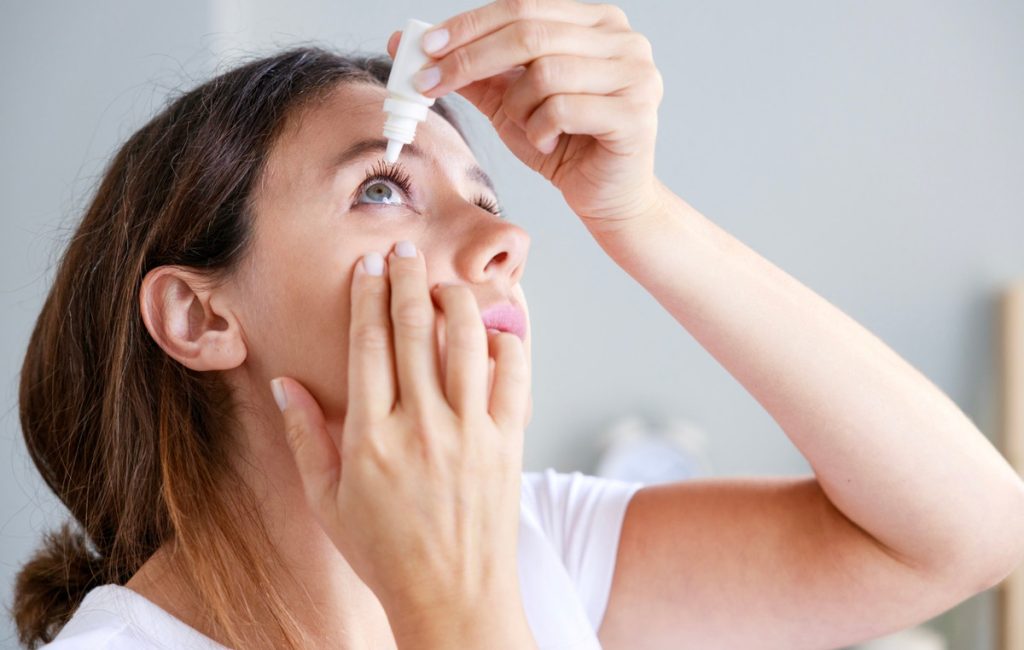 8 λόγοι για τους οποίους έχετε τσίμπλες στα μάτια και τι πρέπει να κάνετε