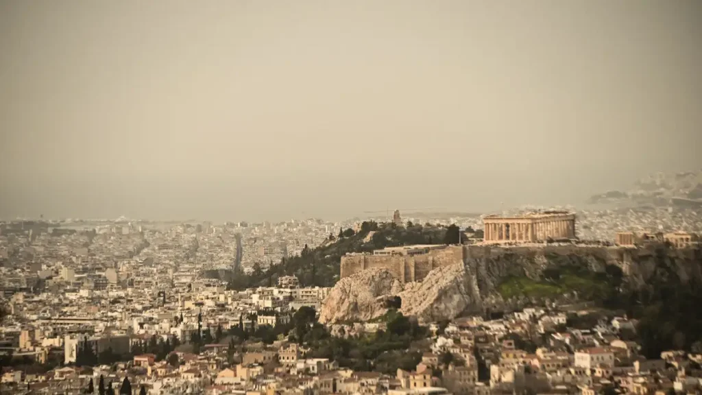 Καιρός αύριο: Αφρικανική σκόνη και «καλοκαιρινό» κλίμα με τον υδράργυρο στους 27 βαθμούς