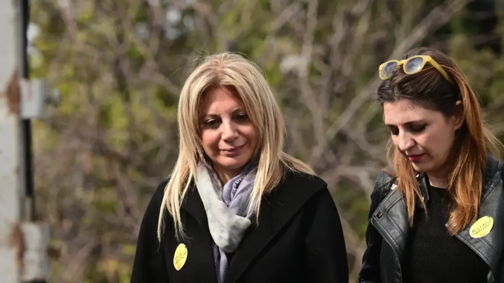 Κοτζιάς και Ακρίτα βάζουν φωτιά στον ΣΥΡΙΖΑ με την πρόταση να κατέβει η Καρυστιανού για πρωθυπουργός Κοτζιάς και Ακρίτα βάζουν φωτιά στον ΣΥΡΙΖΑ με την πρόταση να κατέβει η Καρυστιανού για πρωθυπουργός