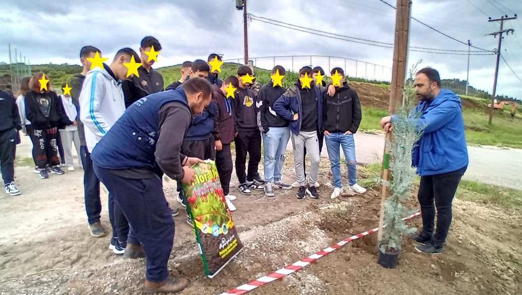 Μαθητές και Δήμος Δομοκού ένωσαν τις δυνάμεις τους στην περιβαλλοντική δράση δενδροφύτευσης Μαθητές και Δήμος Δομοκού ένωσαν τις δυνάμεις τους στην περιβαλλοντική δράση δενδροφύτευσης
