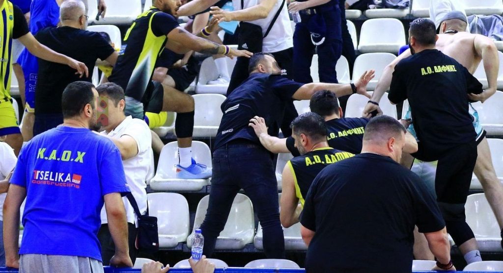 Λαμία: Στη φυλακή ο νεαρός που γρονθοκόπησε καλαθοσφαιριστή στις εξέδρες του Χαλκιοπούλειου Λαμία: Στη φυλακή ο νεαρός που γρονθοκόπησε καλαθοσφαιριστή στις εξέδρες του Χαλκιοπούλειου