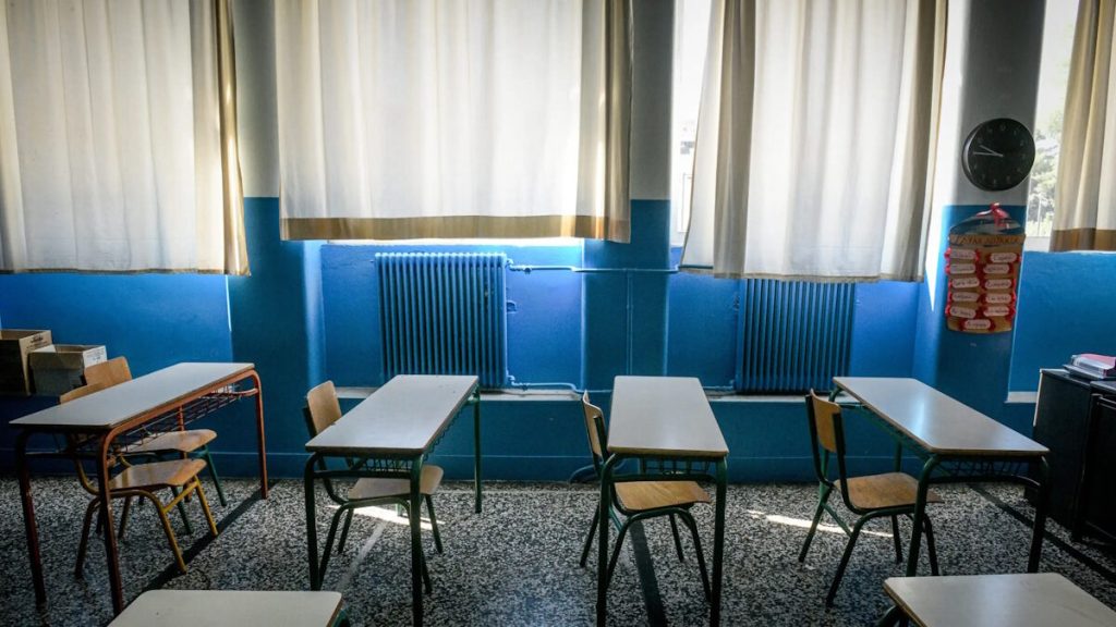 Χανιά: Έδιωξαν εκπαιδευτικό από το σπίτι που νοίκιαζε και μένει σε κάμπινγκ – «Μου έκοψε ρεύμα, νερό και έβγαλε την πόρτα»