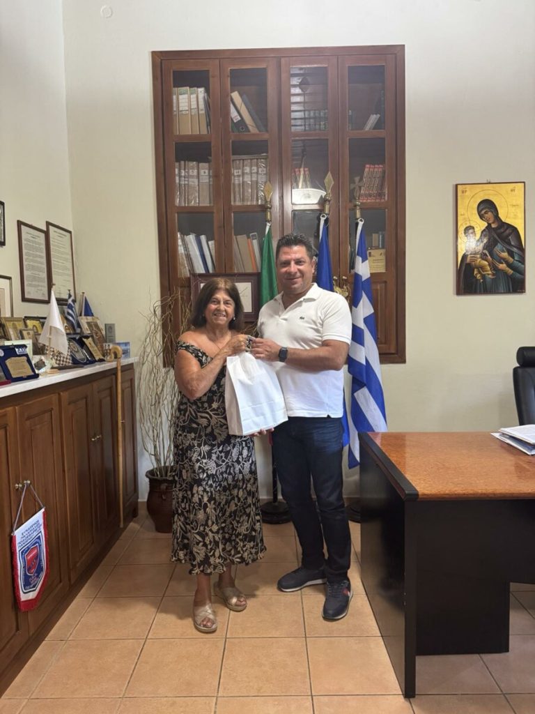 Επίσκεψη της Προέδρου της Πολιτιστικής Ένωσης Faro Tricolore στο Διοικητήριο Δομοκού Επίσκεψη της Προέδρου της Πολιτιστικής Ένωσης Faro Tricolore στο Διοικητήριο Δομοκού