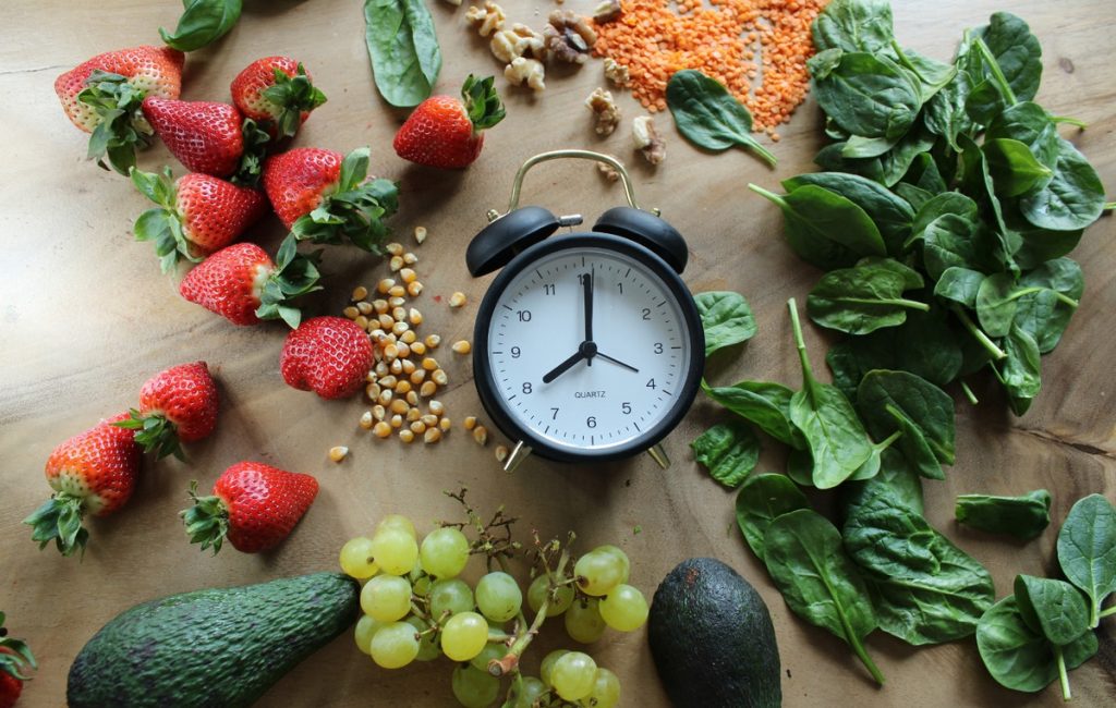 Διαλειμματική νηστεία ή μέτρηση θερμίδων; Η επιστήμη απαντά