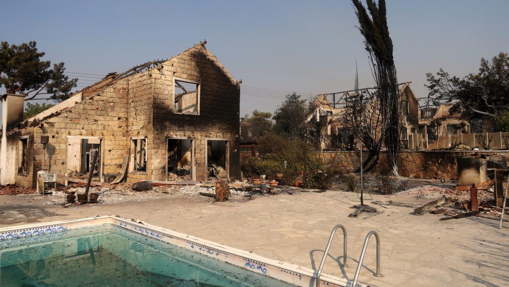 Φωτιά στην Κύπρο: Πύρινη κόλαση στη Λεμεσό – Δύο νεκροί, καμένα σπίτια και συνεχείς εκκενώσεις