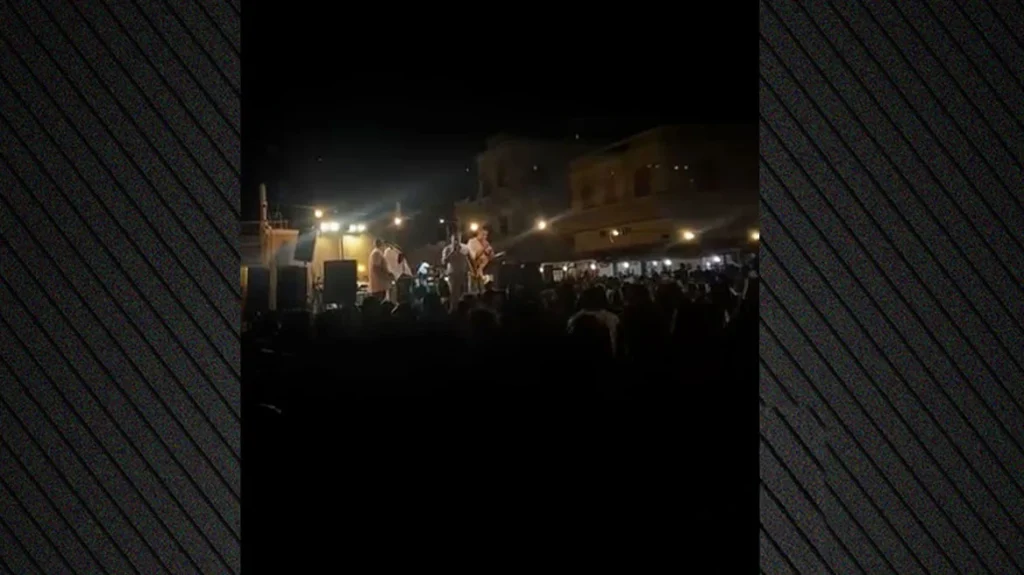 Βίντεο: Διαλύθηκε πανηγύρι στην Αμοργό, νεαροί φώναζαν «Λευτεριά στην Παλαιστίνη», έκοψαν το ρεύμα όταν τους απάντησαν «Λευτεριά στην Κύπρο» Βίντεο: Διαλύθηκε πανηγύρι στην Αμοργό, νεαροί φώναζαν «Λευτεριά στην Παλαιστίνη», έκοψαν το ρεύμα όταν τους απάντησαν «Λευτεριά στην Κύπρο»