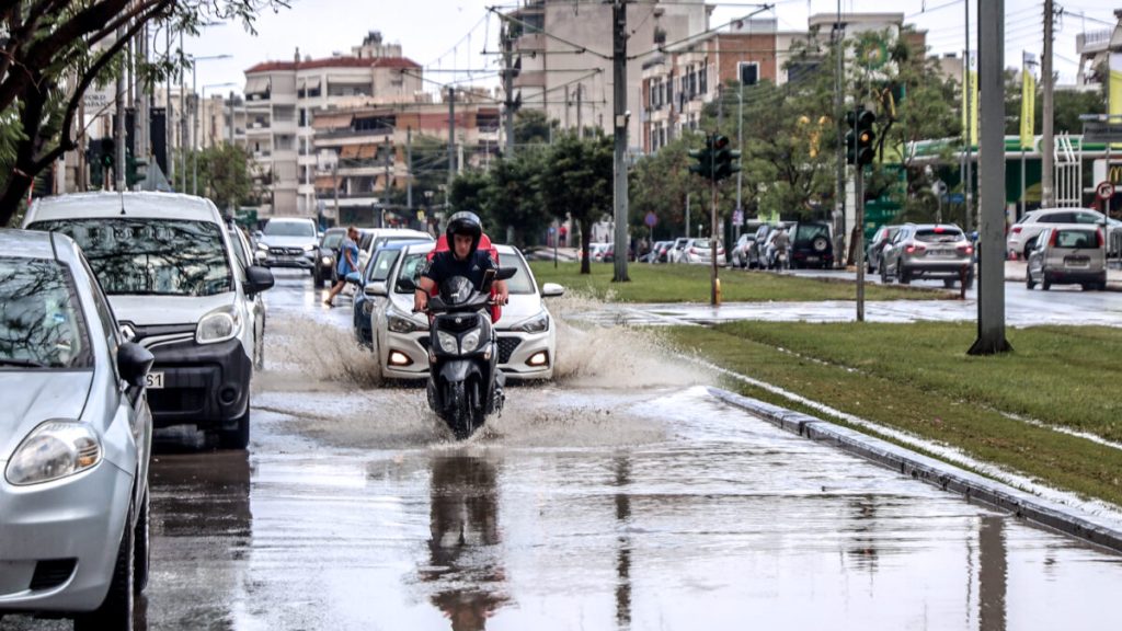 Καιρός: Βροχές, χαλάζι και ισχυροί άνεμοι την Πέμπτη – Έκτακτο δελτίο επιδείνωσης