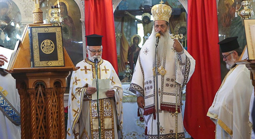 Ο Πατέρας Νικόλαος Κουλουμπρούκας συνεχίζει την Διακονία του στην Αγία Παρασκευή με τη στήριξη του Νέου Ιερέα – Ένα «Ευχαριστώ» για τα 40 Χρόνια Προσφοράς