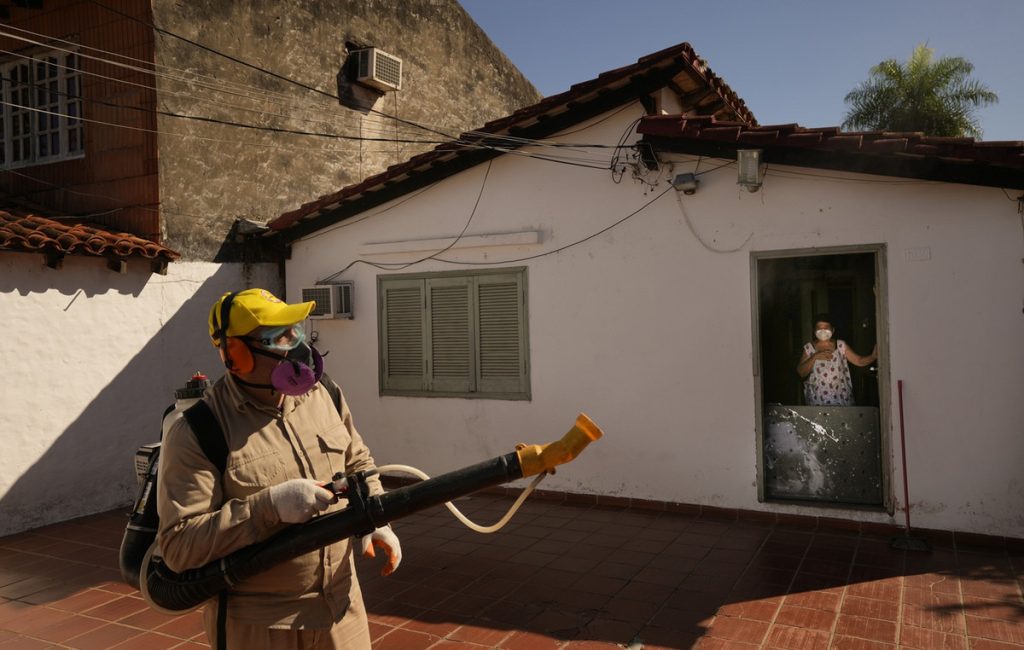 Έκτακτα μέτρα στην Κίνα για τον έλεγχο της έκρηξης του ιού Chikungunya – Απολυμάνσεις, πρόστιμα και drones