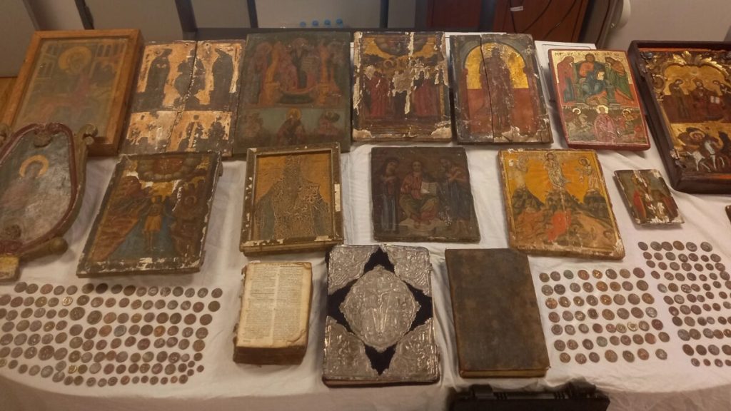 Το «βαθύ λαρύγγι», ο εκτιμητής και ο τιμοκατάλογος του ηγουμένου Μονής στα Καλάβρυτα για τα ιερά κειμήλια Το «βαθύ λαρύγγι», ο εκτιμητής και ο τιμοκατάλογος του ηγουμένου Μονής στα Καλάβρυτα για τα ιερά κειμήλια