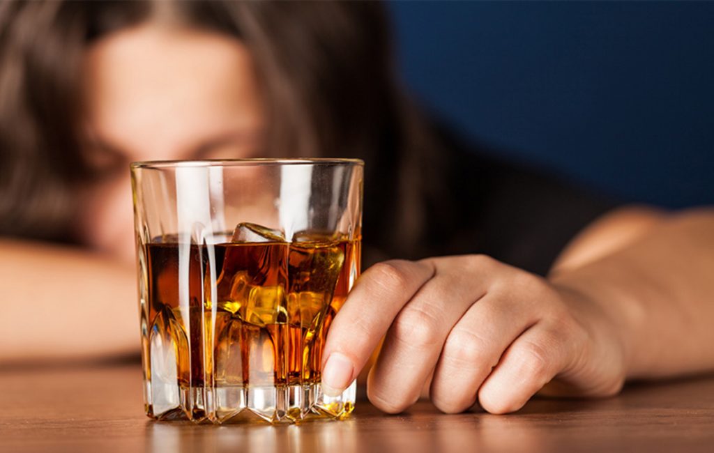Η κατανάλωση αλκοόλ αυξάνει τον κίνδυνο άνοιας