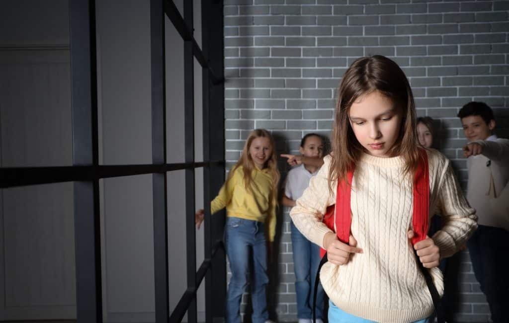Πώς να βοηθήσετε το παιδί σας αν υφίσταται bullying – Και τι να κάνετε αν το παιδί σας κατηγορείται για bullying σε άλλους