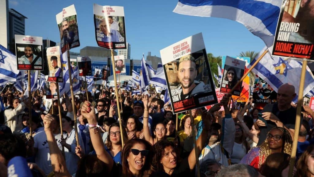 Ισραήλ: Ποιοι είναι οι 20 όμηροι που απελευθερώνονται σήμερα Ισραήλ: Ποιοι είναι οι 20 όμηροι που απελευθερώνονται σήμερα