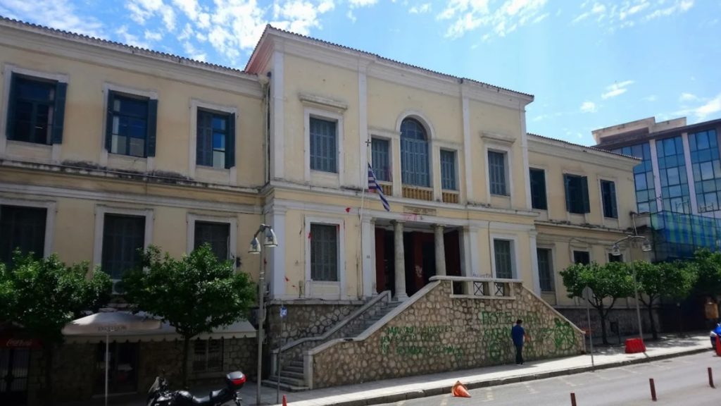 Λαμία: Συνελήφθη αγρότισσα για βίντεο που ανέβασε στο Tik Tok – Αύριο οδηγείται στον Εισαγγελέα Λαμία: Συνελήφθη αγρότισσα για βίντεο που ανέβασε στο Tik Tok – Αύριο οδηγείται στον Εισαγγελέα