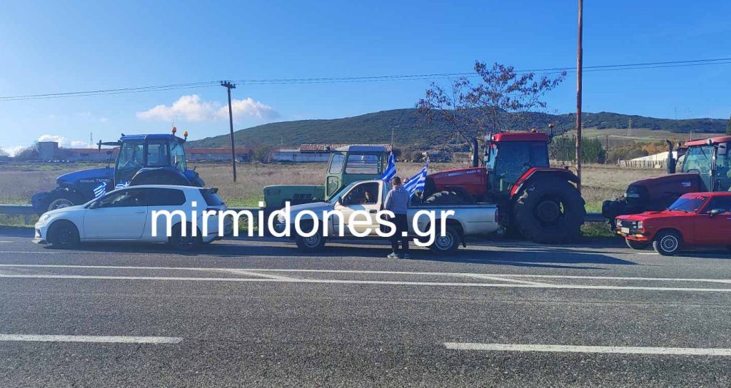 Αγρότες Δομοκού: Πομπή συμπαράστασης προς το μπλόκο του Μπράλου (φωτογραφίες-video)