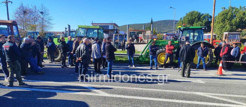 Αγρότες στο μπλόκο του Δομοκού: Δεν θα συμμετάσχουν στη συνάντηση με τον Πρωθυπουργό