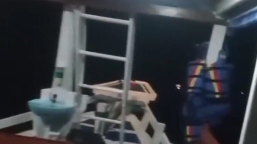 Σοκ στη Βαλένθια: Σκοτώθηκε ο προπονητής Φερνάντο Μαρτίν με τα τρία παιδιά του σε ναυάγιο στην Ινδονησία Σοκ στη Βαλένθια: Σκοτώθηκε ο προπονητής Φερνάντο Μαρτίν με τα τρία παιδιά του σε ναυάγιο στην Ινδονησία