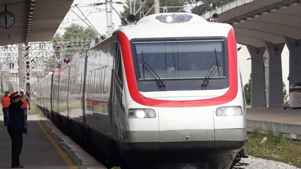 Ακινητοποιήθηκε τρένο στον Δομοκό – Ταλαιπωρία για εκατοντάδες επιβάτες Ακινητοποιήθηκε τρένο στον Δομοκό – Ταλαιπωρία για εκατοντάδες επιβάτες