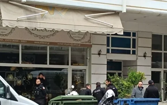 Σέρρες: 17χρονος βρέθηκε νεκρός στο υπόγειο του σπιτιού του μετά από ξυλοδαρμό Σέρρες: 17χρονος βρέθηκε νεκρός στο υπόγειο του σπιτιού του μετά από ξυλοδαρμό