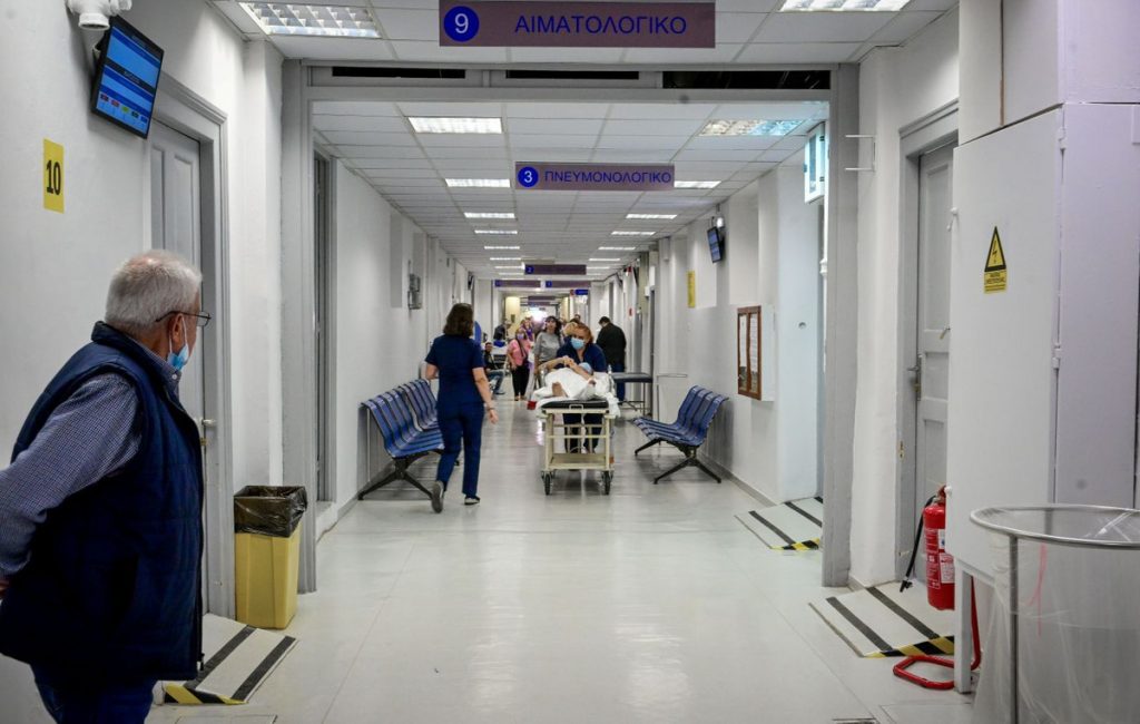 Εκρηκτική αύξηση νοσηλειών και βαριών περιστατικών λόγω γρίπης – Οι περισσότεροι ασθενείς είναι ανεμβολίαστοι