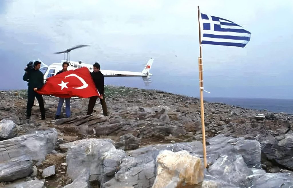 Ίμια 30 χρόνια μετά: «Ο βοσκός πήγαινε και στις δύο βραχονησίδες έως το 2004 – Μετά του έκοψαν τα λεφτά» Ίμια 30 χρόνια μετά: «Ο βοσκός πήγαινε και στις δύο βραχονησίδες έως το 2004 – Μετά του έκοψαν τα λεφτά»