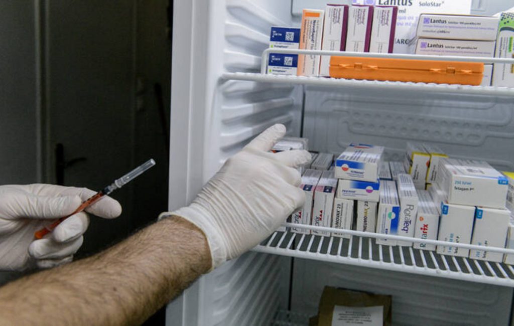 Σε έξαρση οι αναπνευστικές λοιμώξεις: Εννιά θάνατοι από γρίπη και 7 από COVID-19 την τελευταία εβδομάδα