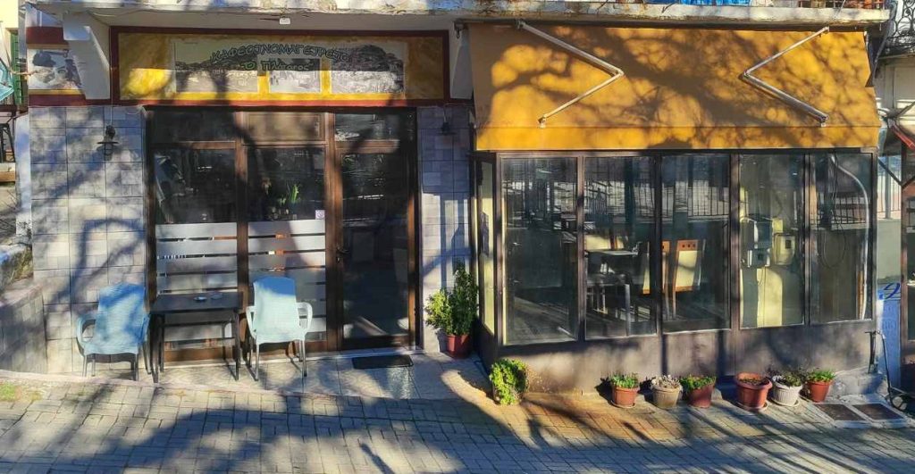 Πωλείται η Ταβέρνα «ΠΛΑΤΑΝΟΣ» στην Κεντρική Πλατεία Δομοκού Πωλείται η Ταβέρνα «ΠΛΑΤΑΝΟΣ» στην Κεντρική Πλατεία Δομοκού