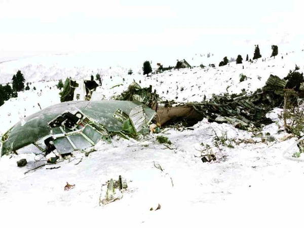 Η τραγωδία με την πτώση του C-130 στο όρος Όθρυς – Οι 63 νεκροί και το «κρυφό» φορτίο Η τραγωδία με την πτώση του C-130 στο όρος Όθρυς – Οι 63 νεκροί και το «κρυφό» φορτίο